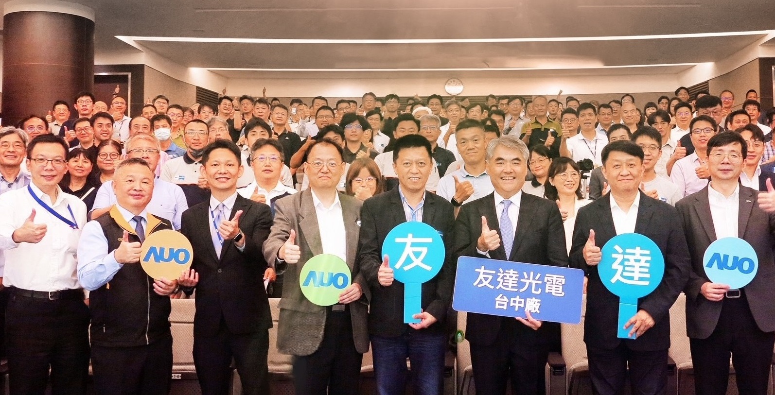 威尼斯wns9778以太陽能解決方案領(lǐng)航者，跨足建築領(lǐng)域，4日在臺中廠區(qū)舉辦「光電建築一體化研討會」，邀請產(chǎn)業(yè)先驅(qū)共同推動綠化，打造新一代智慧綠建築。