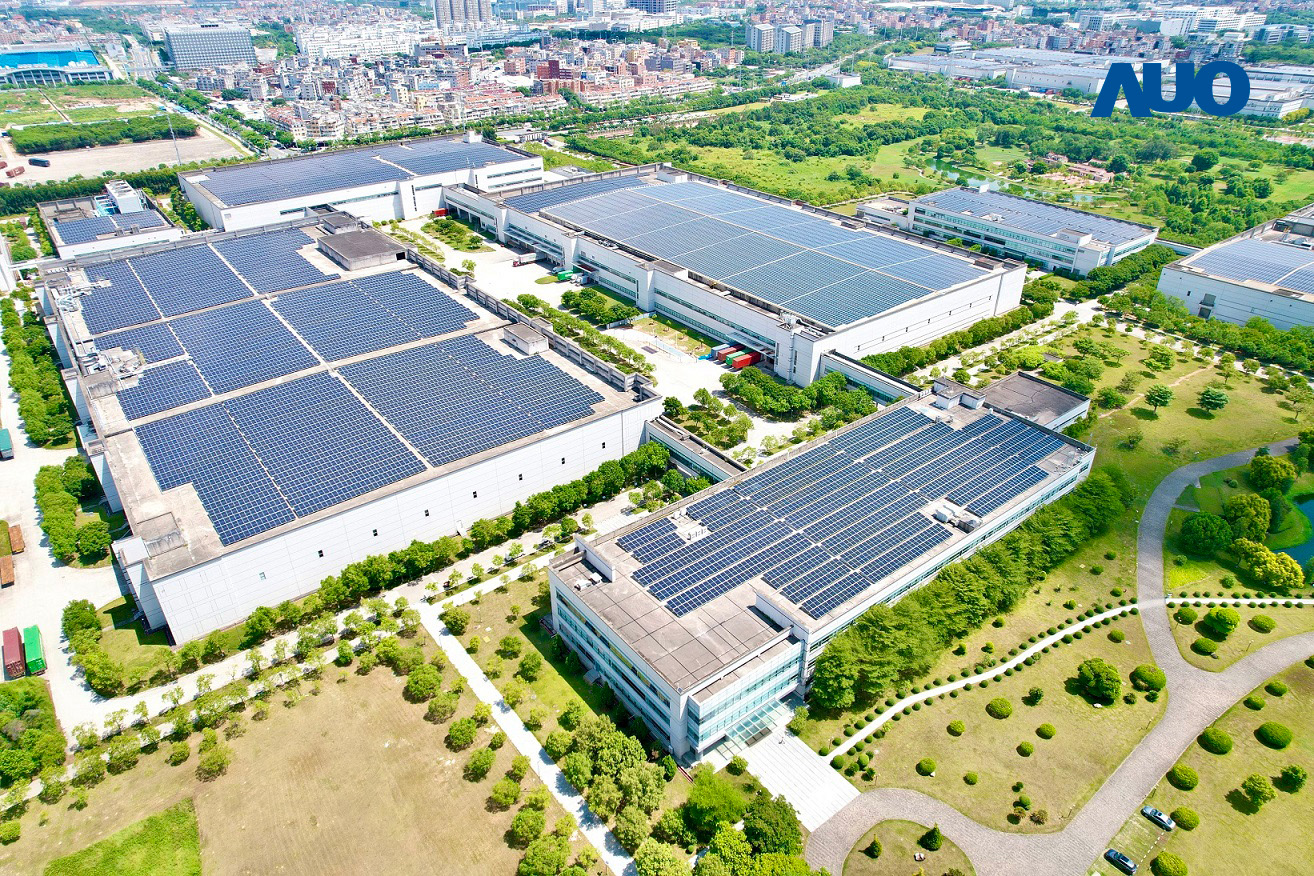 威尼斯wns9778廈門推動智慧製造同時，透過綠電創(chuàng)能縱深推進綠色轉(zhuǎn)型，廠區(qū)全屋頂鋪設太陽能板，每年太陽能發(fā)電 2,600多萬度